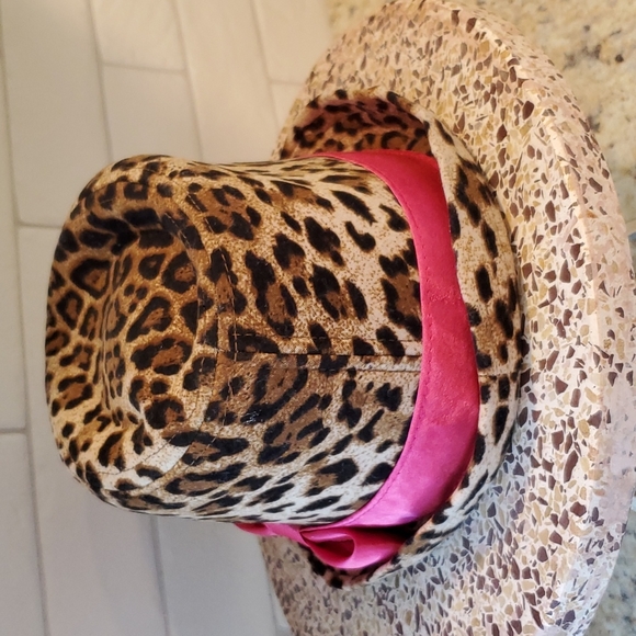 Hello Kitty Fedora EUC - Picture 6 of 9